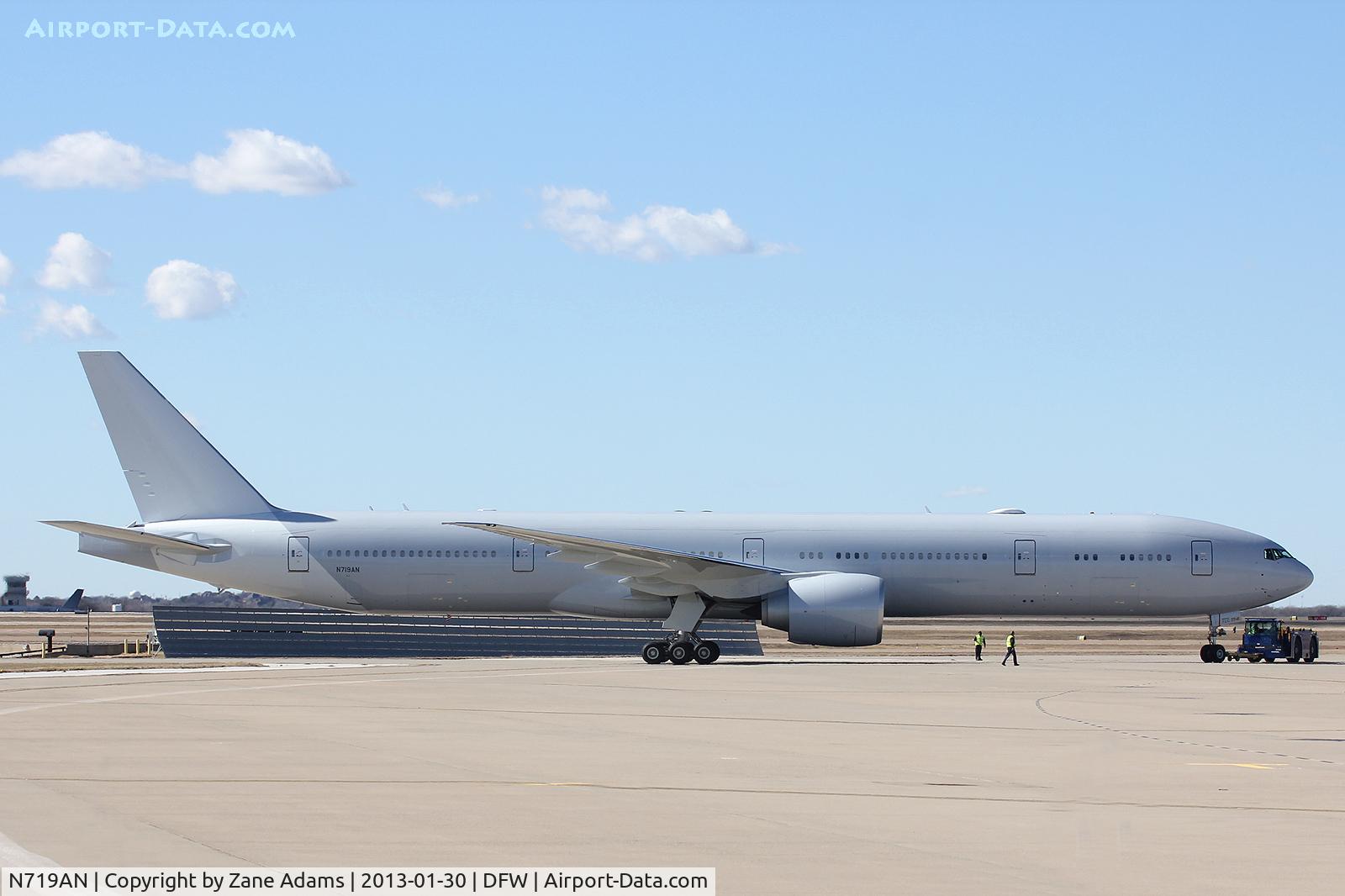N719AN, 2013 Boeing 777-323/ER C/N 41668, American Airlines 777-300ER at DFW Airport.