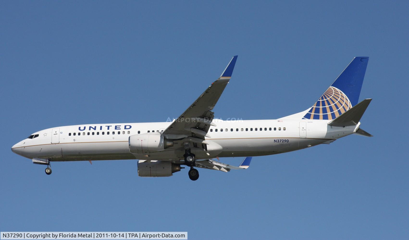 N37290, 2004 Boeing 737-824 C/N 31601, United 737-800