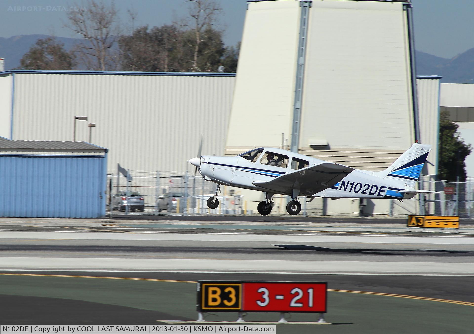 N102DE, 1976 Piper PA-28-151 C/N 28-7615418, PA28 departing from SMO Rwy21