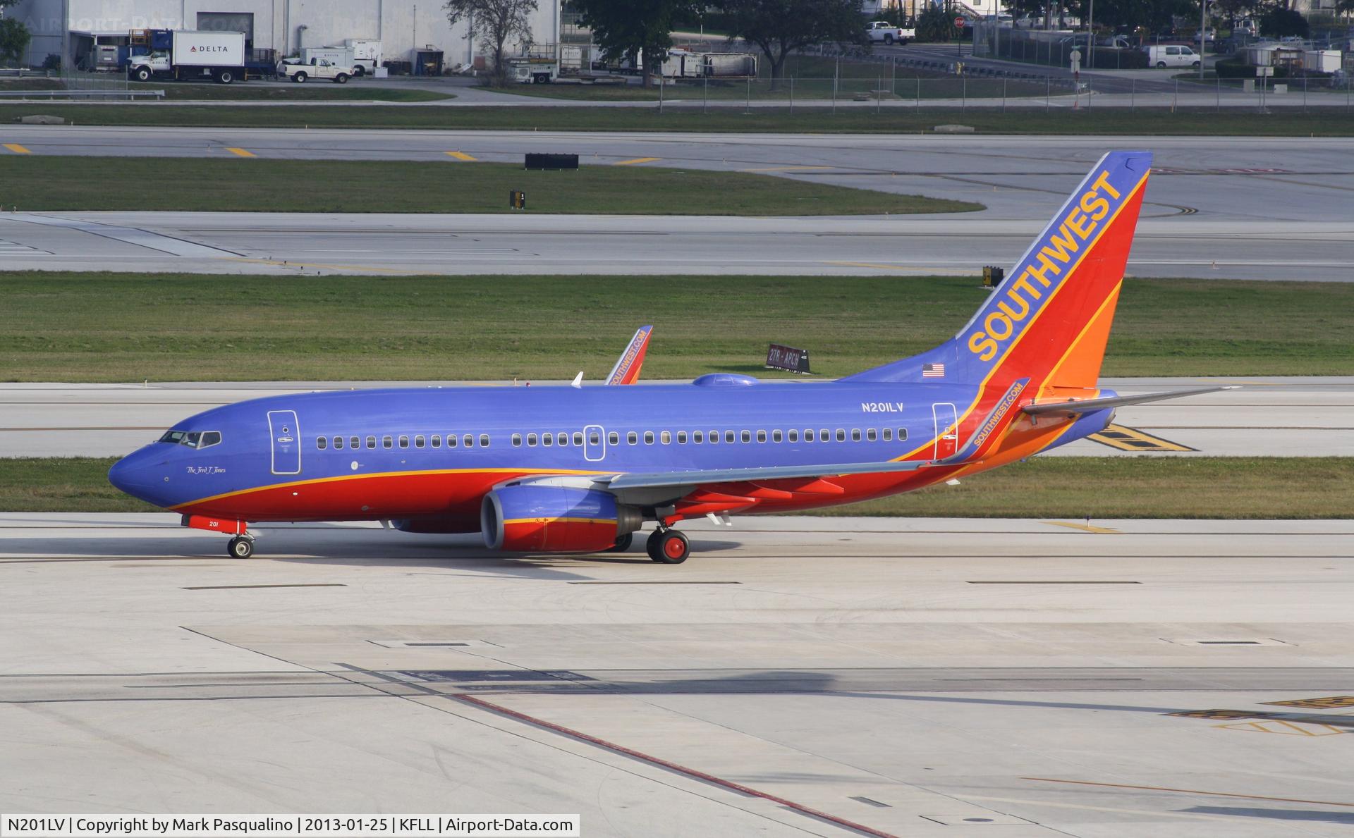 N201LV, 2005 Boeing 737-7H4 C/N 29854, Boeing 737-700