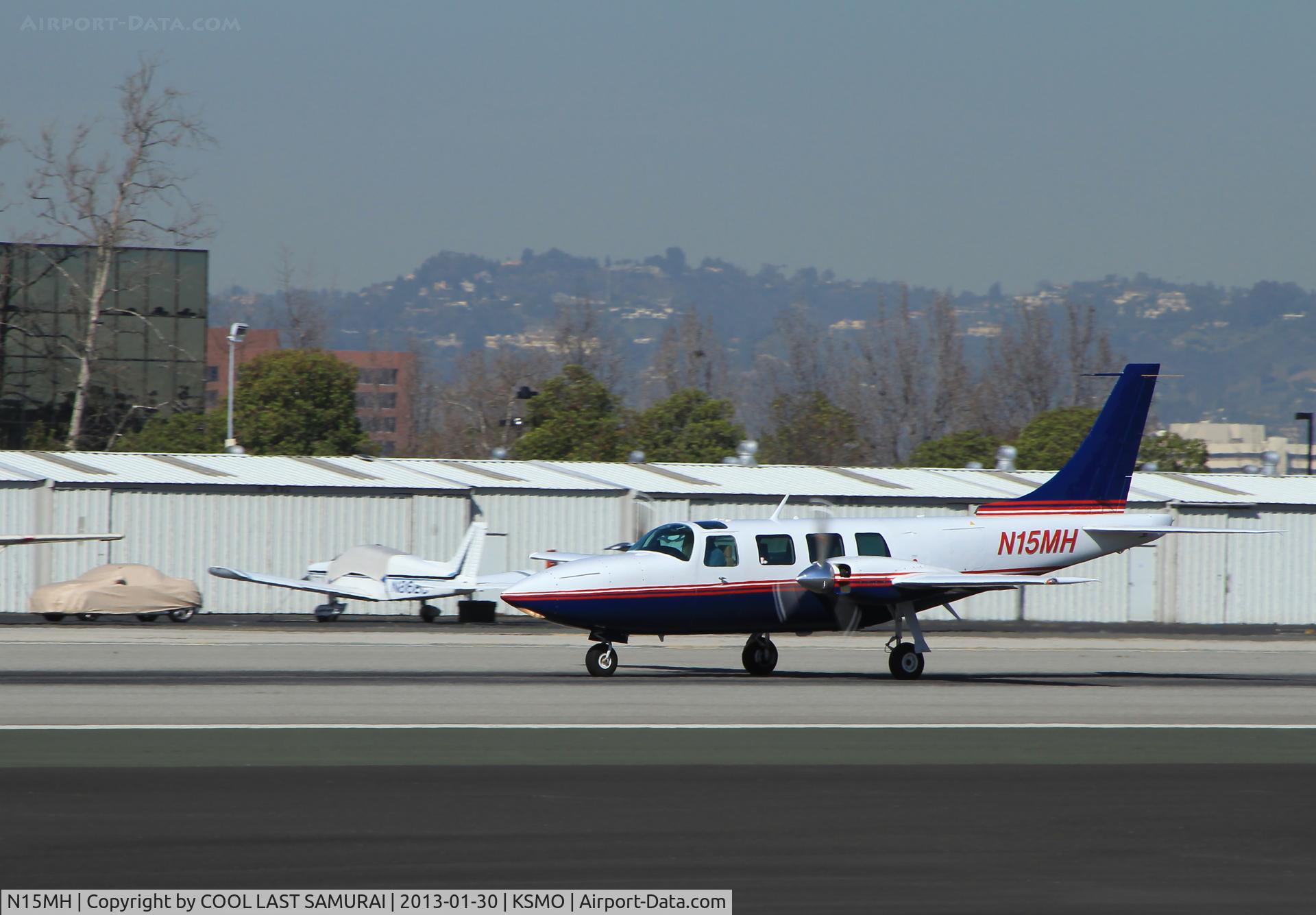 N15MH, 1979 Piper Aerostar 601 C/N 6107338062145, Aeroster departing from SMO Rwy21