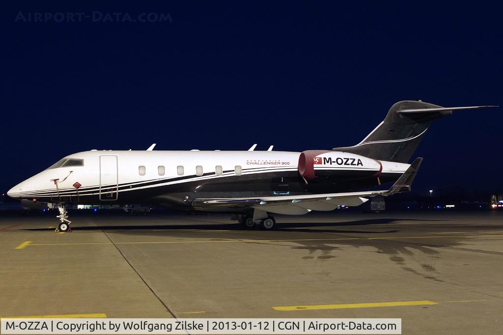M-OZZA, 2004 Bombardier Challenger 300 (BD-100-1A10) C/N 20014, visitor