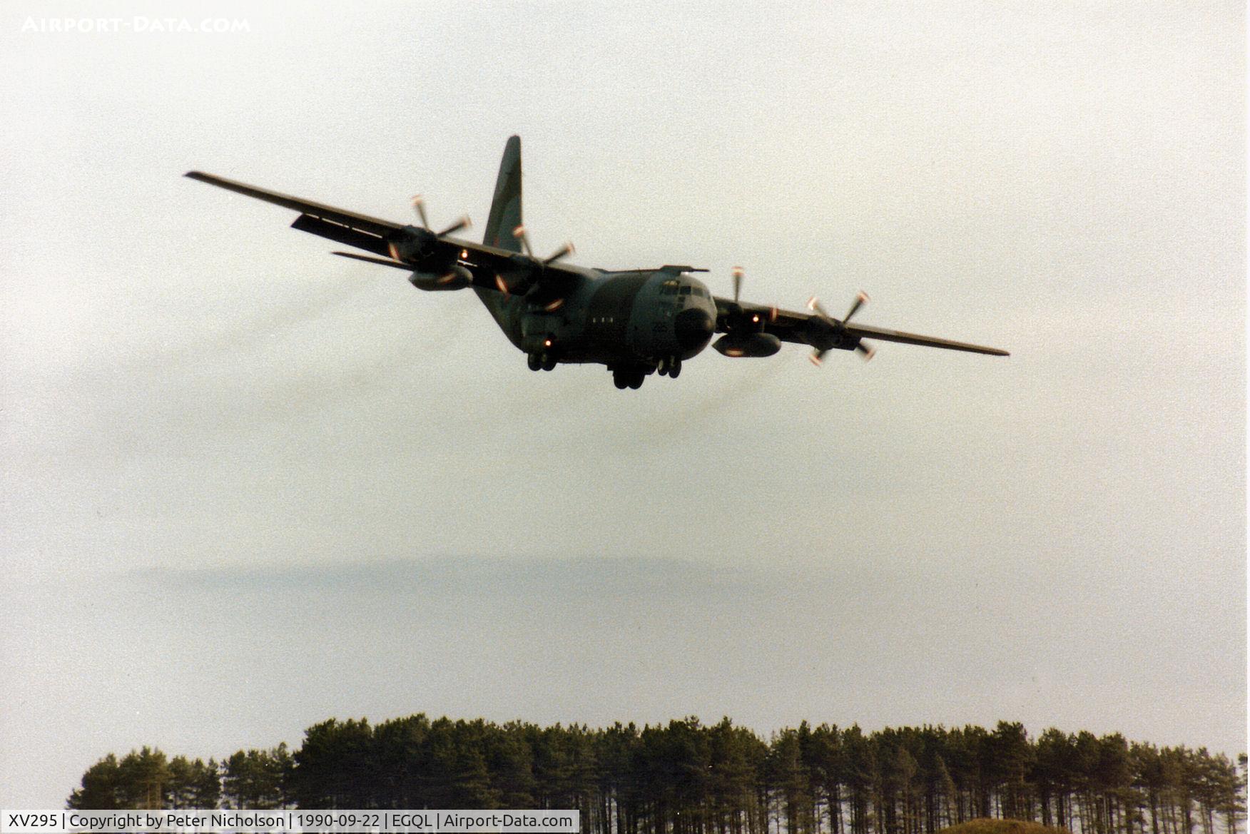 XV295, 1967 Lockheed C-130K Hercules C.1 C/N 382-4261, Hercules C.1 of the Lyneham Transport Wing on a tactical landing demonstration at the 1990 RAF Leuchars Airshow.