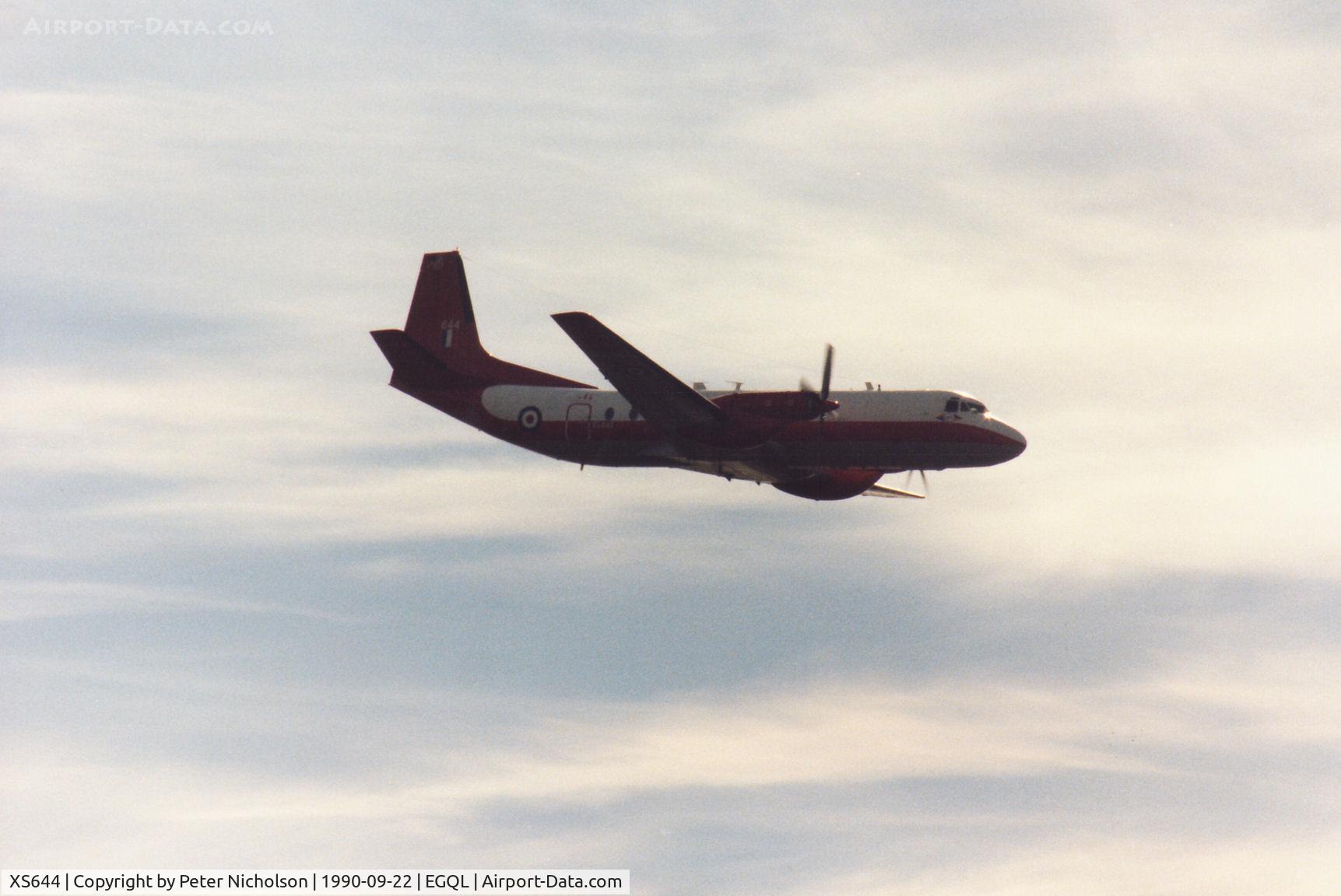 XS644, Hawker Siddeley HS-780 Andover E3A C/N BN28, Andover E.3A of 115 Squadron as support aircraft for the RAF Falcons parachute display team at the 1990 RAF Leuchars Airshow.