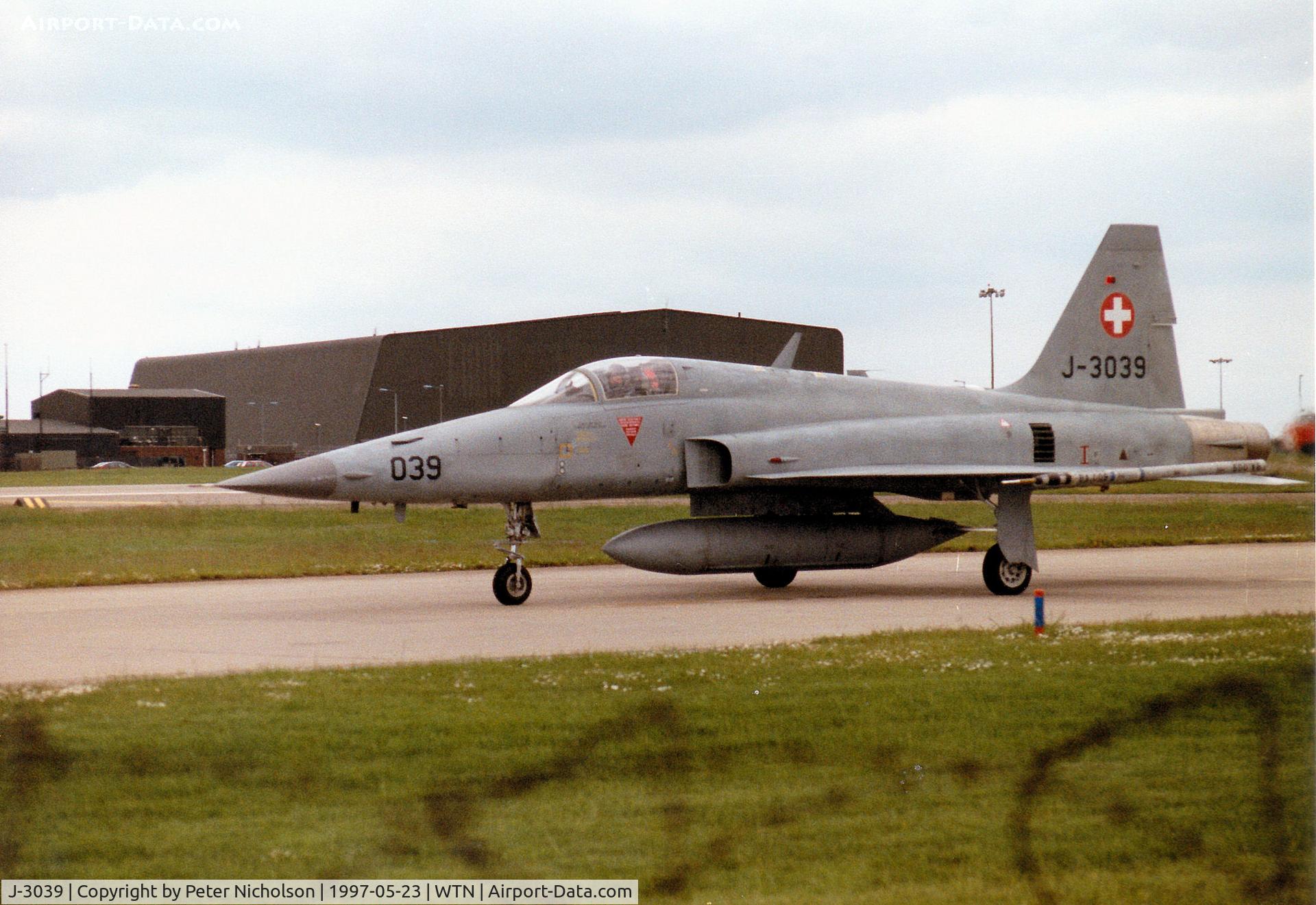 J-3039, 1976 Northrop F-5N Tiger II C/N L.1039, F-5E Tiger II of the Swiss Air Force taxying to dispersal at RAF Waddington in May 1997.