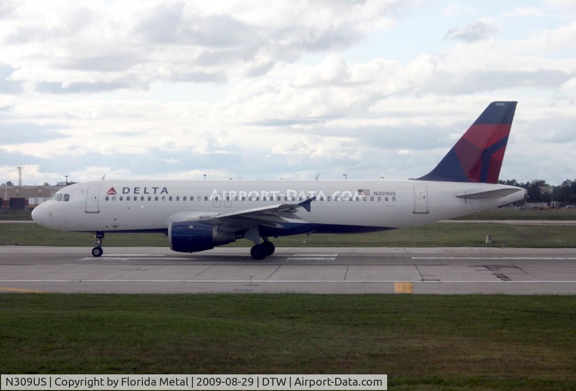 N309US, 1990 Airbus A320-211 C/N 118, Delta A320 from my aircraft as it is departing