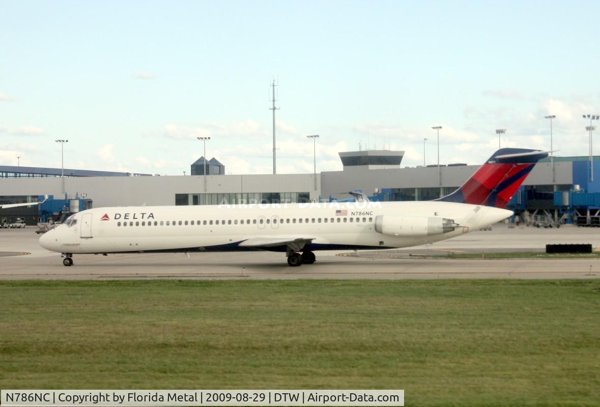 N786NC, 1980 McDonnell Douglas DC-9-51 C/N 48148, Delta DC-9-51 from Delta 757 on take off roll