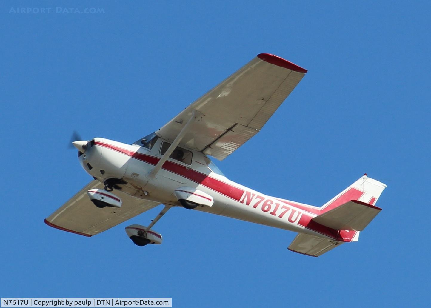N7617U, 1975 Cessna 150M C/N 15077771, Departing Downtown Shreveport.