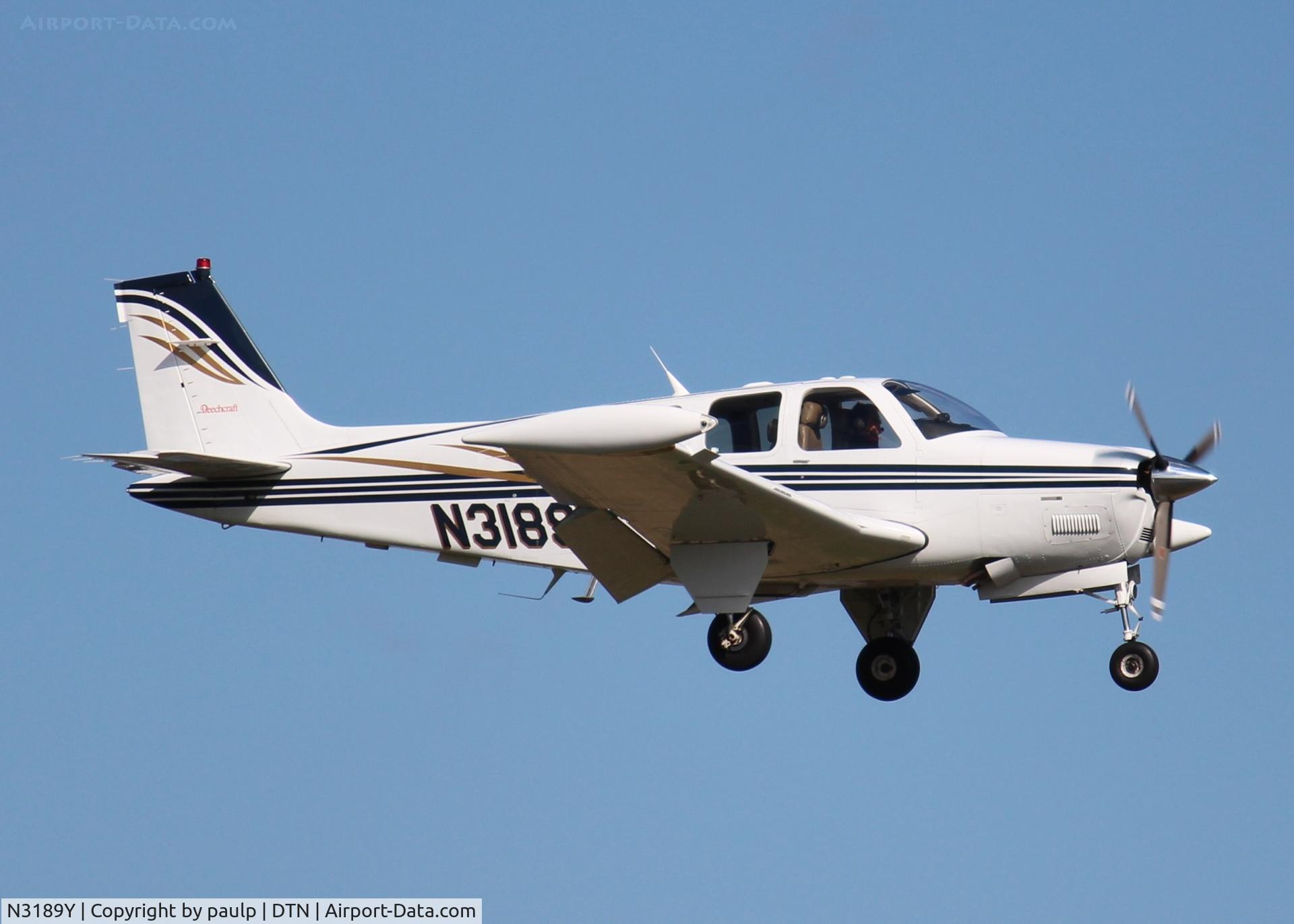 N3189Y, 2001 Raytheon Aircraft Company A36 Bonanza C/N E-3389, Landing at Downtown Shreveport.