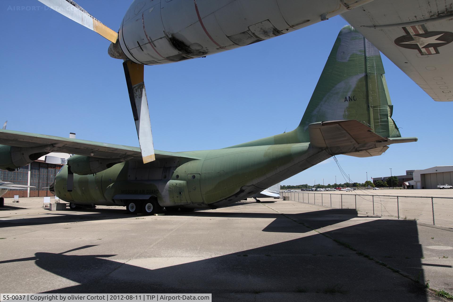 55-0037, 1955 Lockheed C-130A-LM Hercules C/N 182-3064, the C-130A  and her typical wing tanks