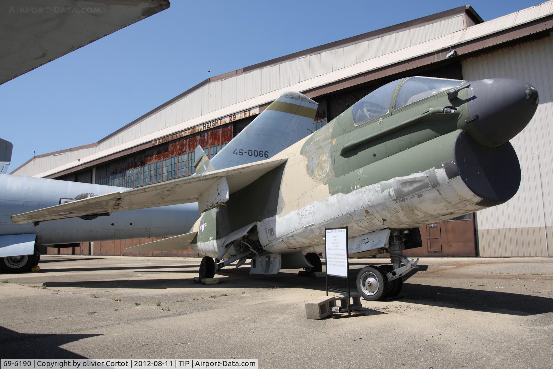 69-6190, 1969 LTV A-7D Corsair II C/N D-020, A USAF Corsair with a navy refuelling probe !