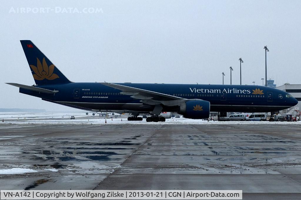VN-A142, 2003 Boeing 777-2Q8/ER C/N 32701, Diversion from Frankfurt