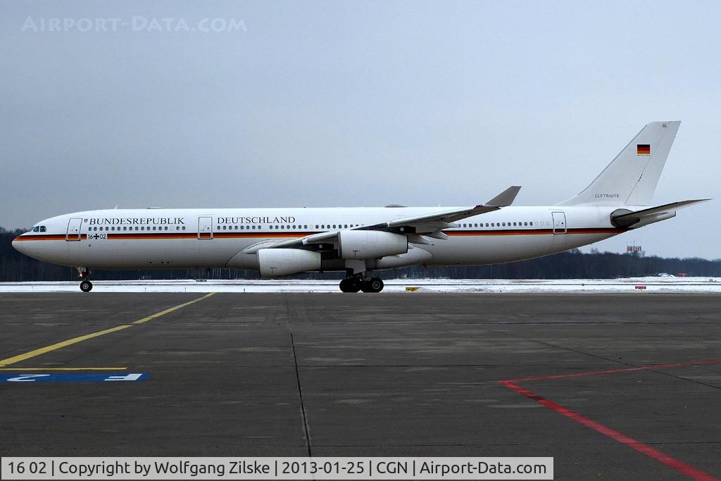 16 02, 2000 Airbus A340-313X C/N 355, visitor