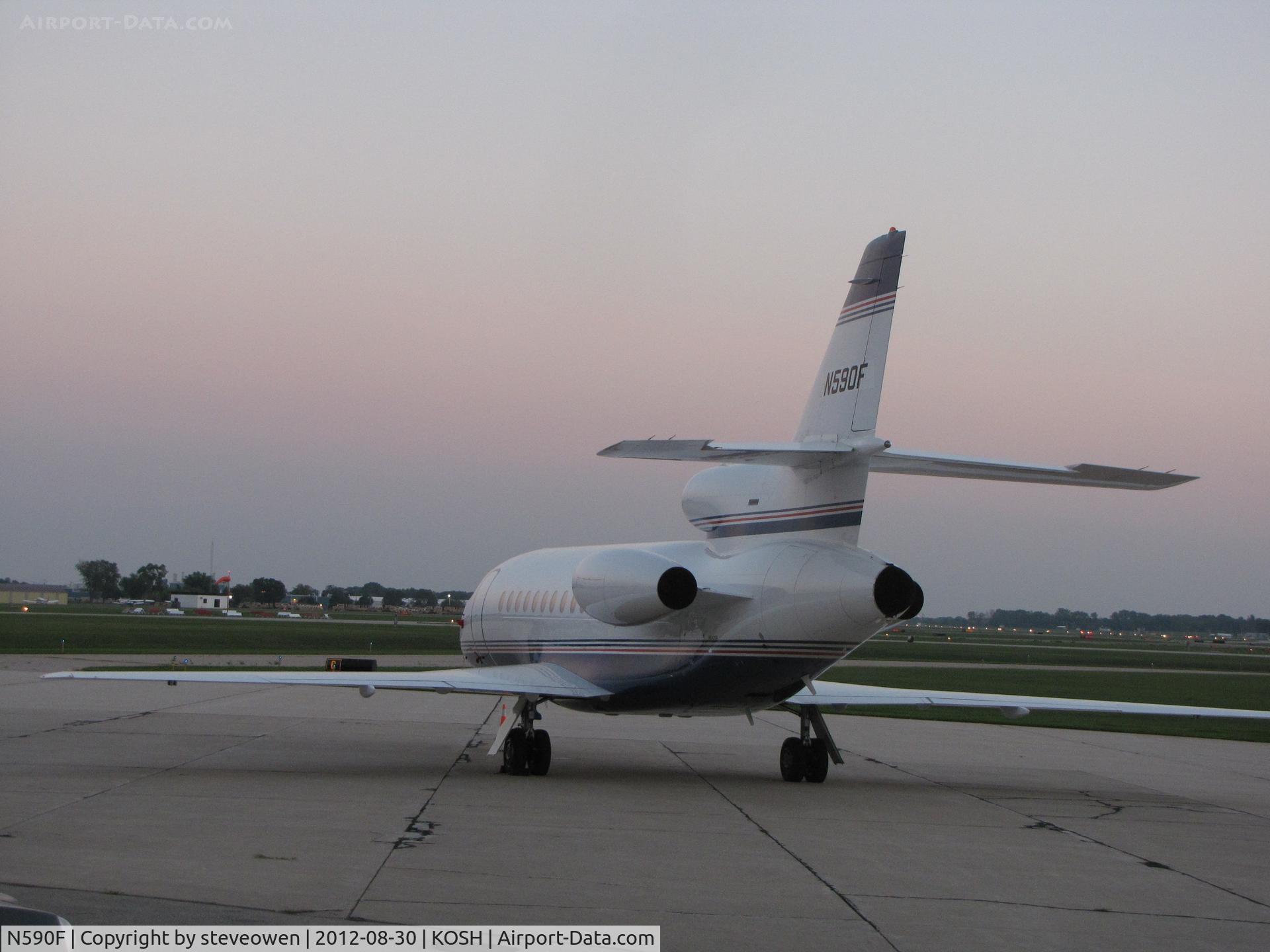 N590F, Dassault Falcon 900 C/N 98, Orion FBO ramp