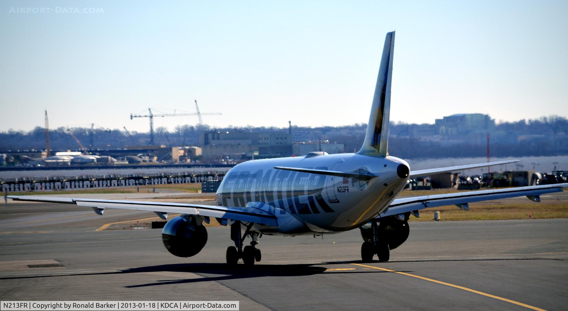 N213FR, 2011 Airbus A320-214 C/N 4704, Taxi DCA
