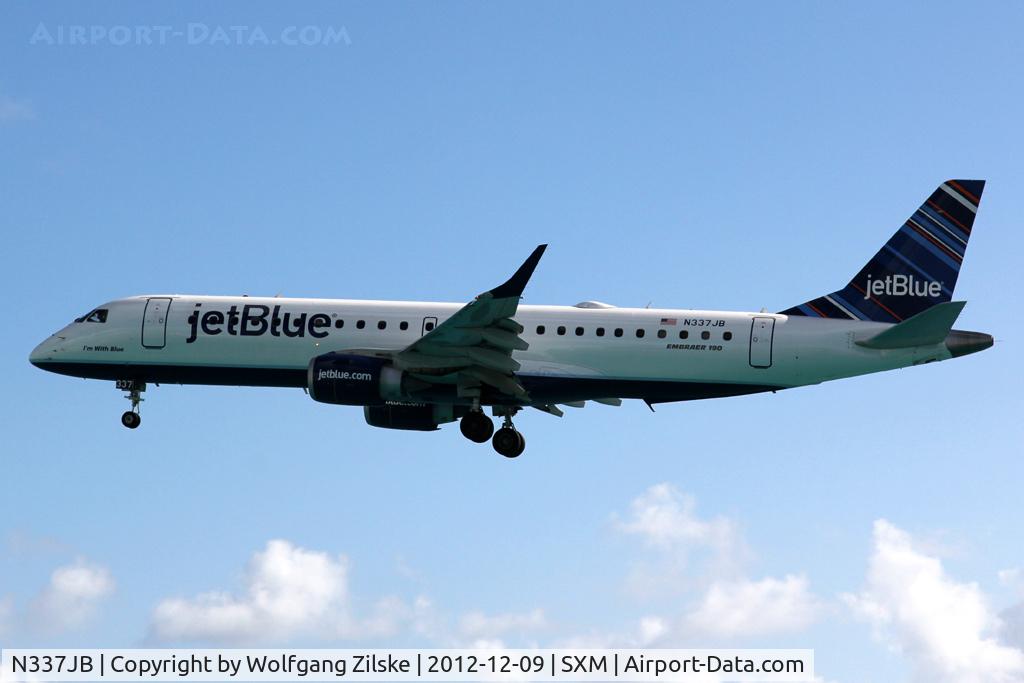 N337JB, Embraer ERJ-190-100 IGW 190AR C/N 19000473, From the Oceanview Pool of the Sonesta Hotel