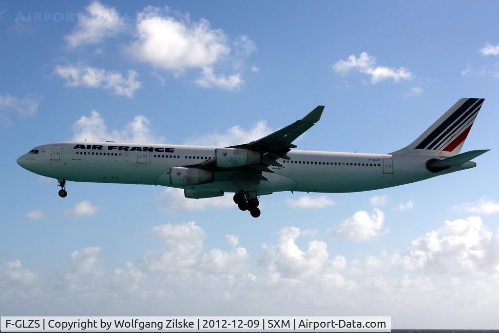 F-GLZS, 1999 Airbus A340-313X C/N 310, From the Oceanview Pool of the Sonesta Hotel