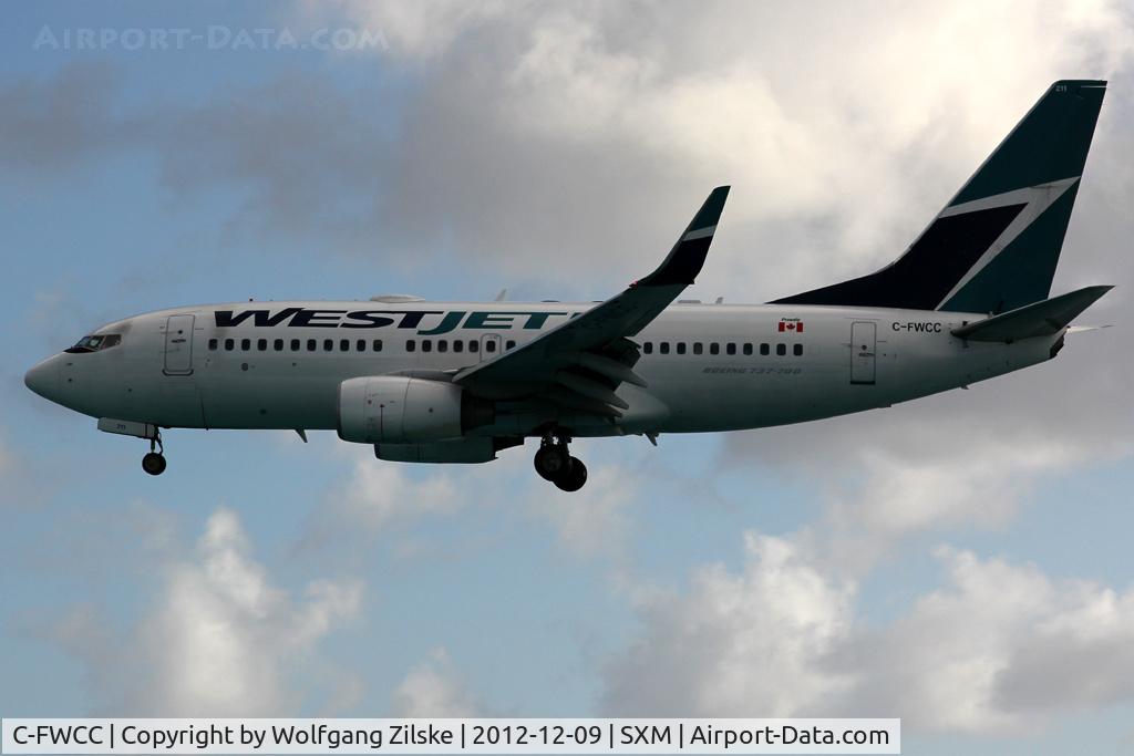 C-FWCC, 2003 Boeing 737-7CT C/N 32752, From the Oceanview Pool of the Sonesta Hotel