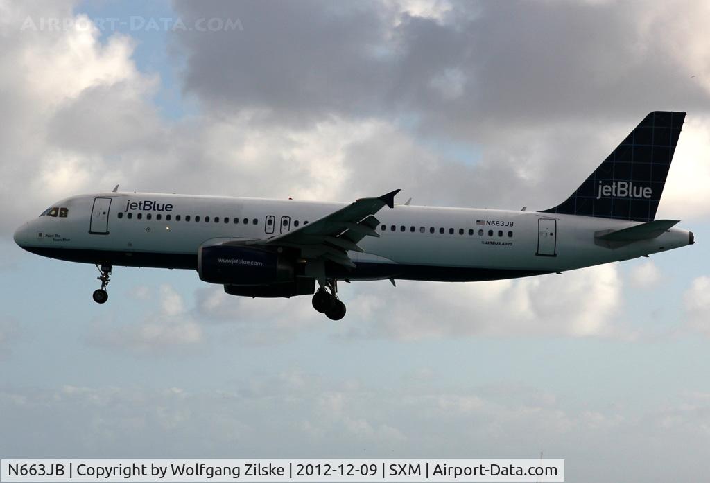 N663JB, 2007 Airbus A320-232 C/N 3287, From the Oceanview Pool of the Sonesta Hotel