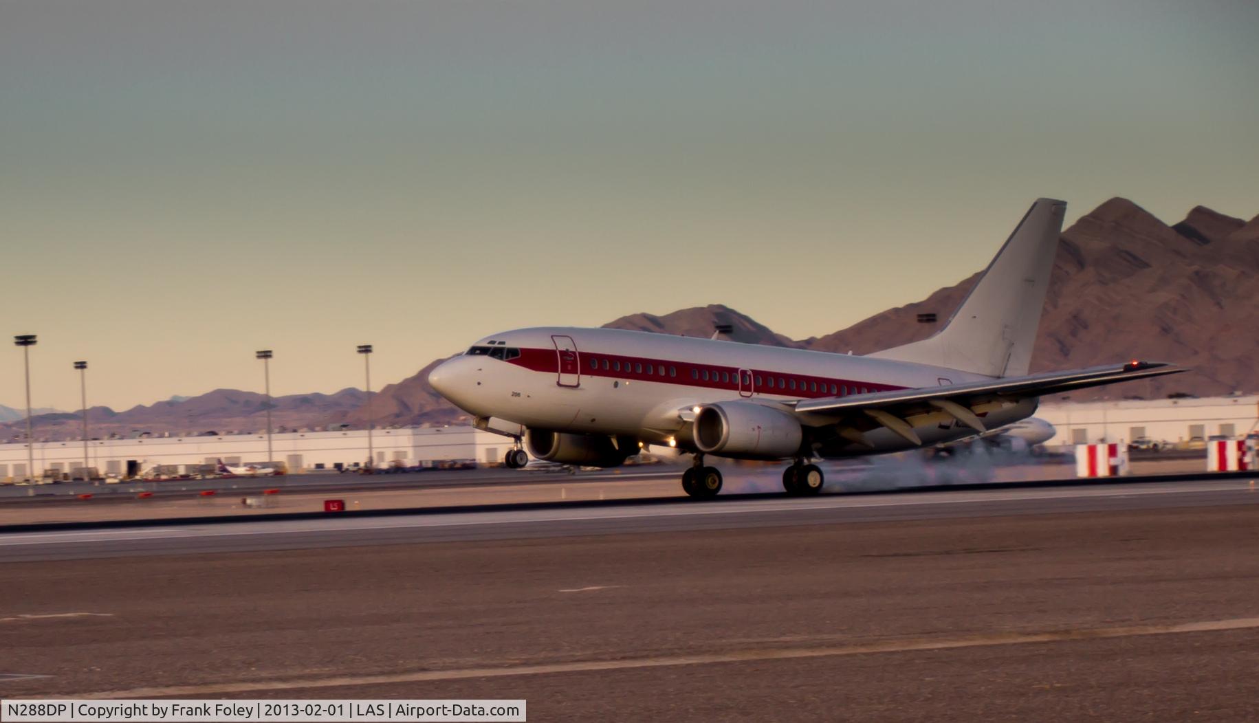 N288DP, 2003 Boeing 737-66N C/N 29892, Touching down at Las Vegas