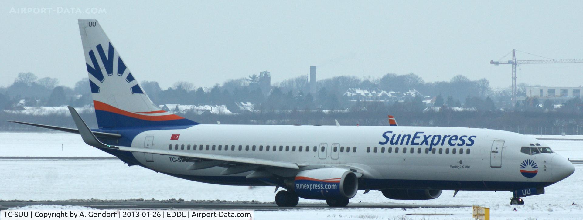 TC-SUU, 2001 Boeing 737-86Q C/N 30274, Sun Express, seen here waiting on the taxiway at Düsseldorf Int´l (EDDL)