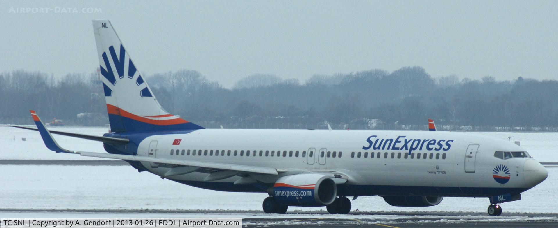 TC-SNL, 2005 Boeing 737-86N C/N 34251, Sun Express, is taxiing for departure at Düsseldorf Int´l (EDDL)