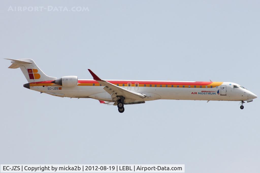 EC-JZS, 2007 Bombardier CRJ-900 (CL-600-2D24) C/N 15111, Landing