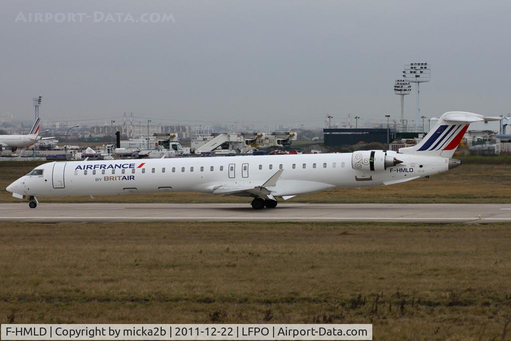 F-HMLD, 2010 Bombardier CRJ-1000EL NG (CL-600-2E25) C/N 19007, Landing