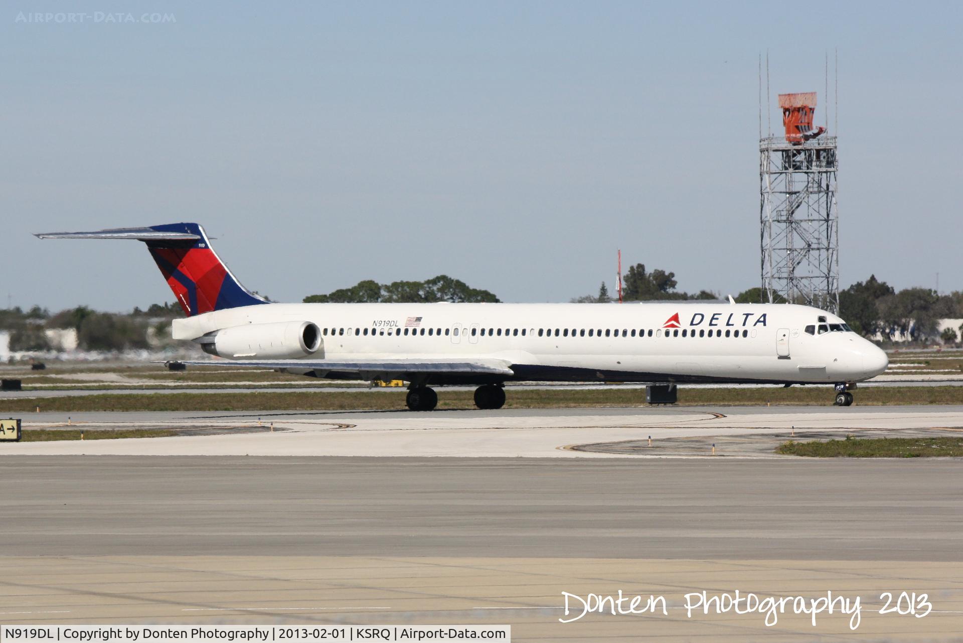 N919DL, 1988 McDonnell Douglas MD-88 C/N 49584, Delta Flight 2208 (N919DL) taxis for flight at Sarasota-Bradenton International Airport