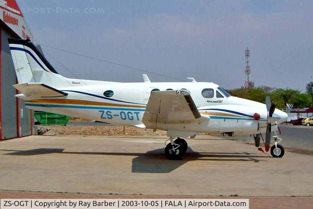 ZS-OGT, 1973 Beech E90 King Air C/N LW-87, Beech E90 King Air [LW-87] Lanseria~ZS 05/10/2003