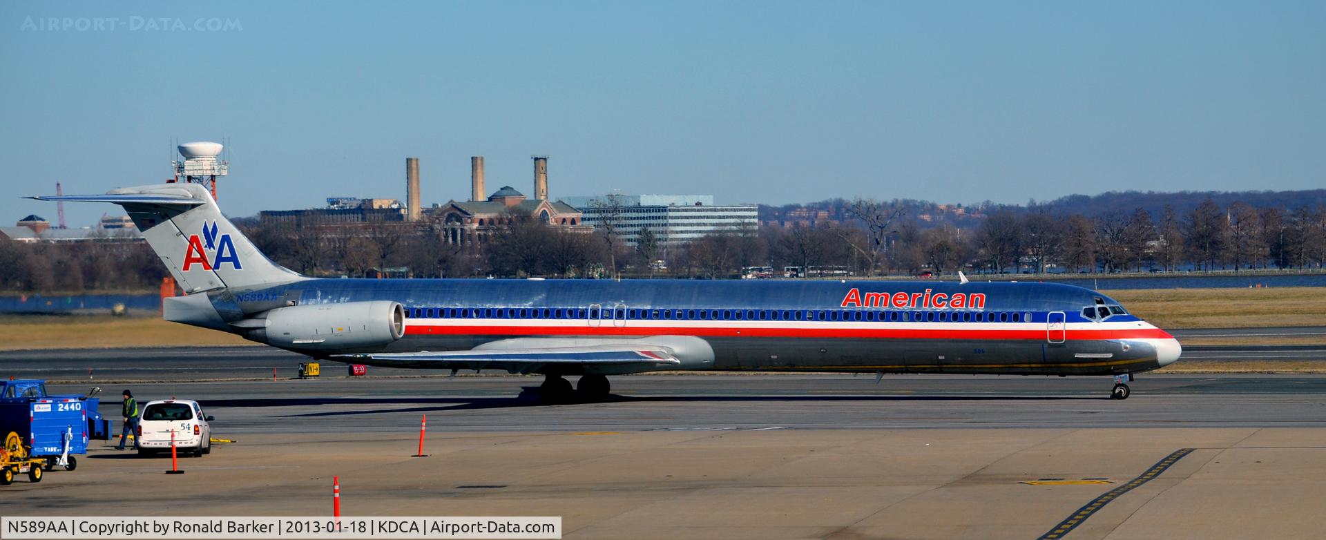 N589AA, 1991 McDonnell Douglas MD-83 (DC-9-83) C/N 53252, Taxi DCA