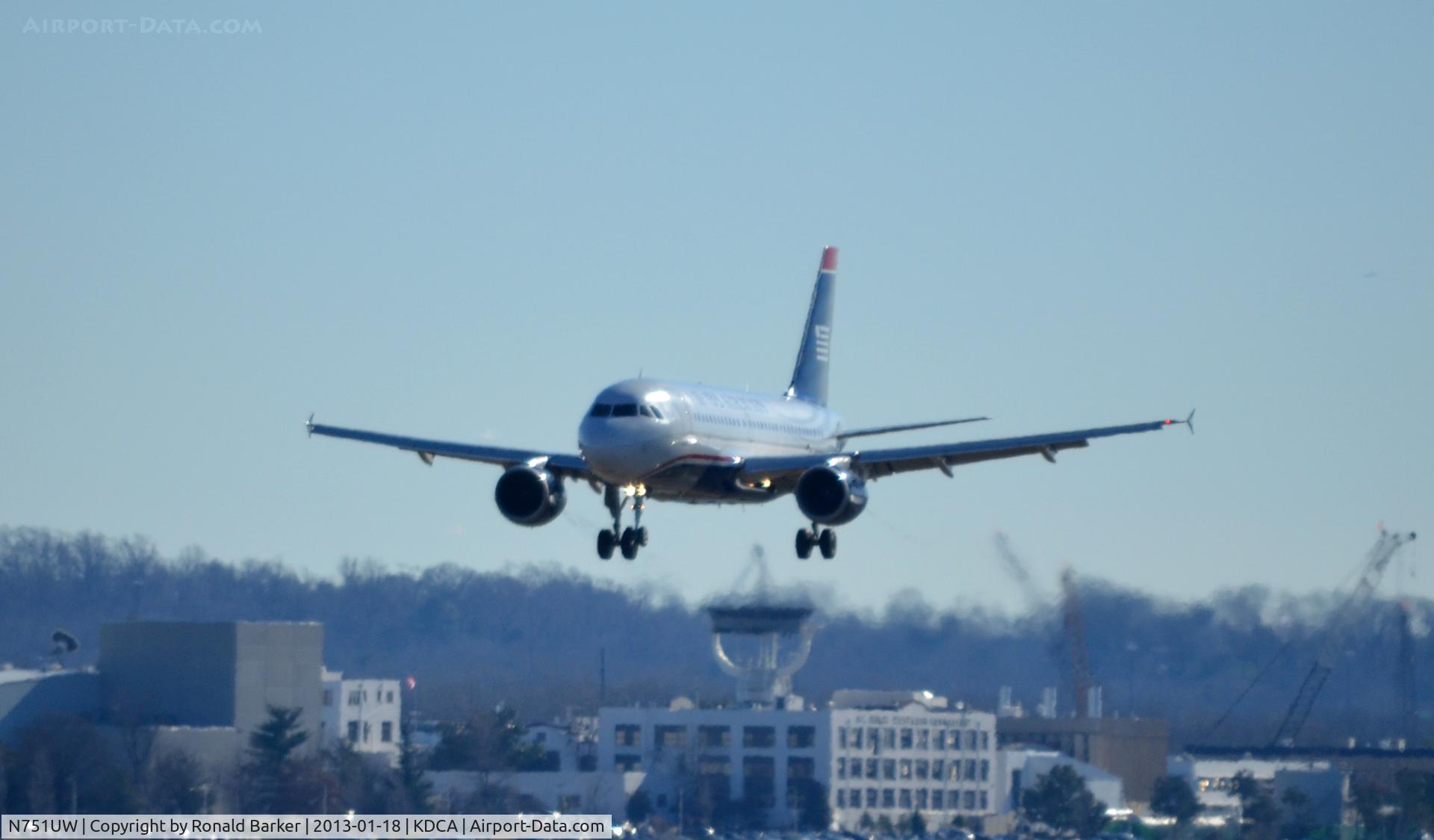 N751UW, 2000 Airbus A319-112 C/N 1317, Landing DCA