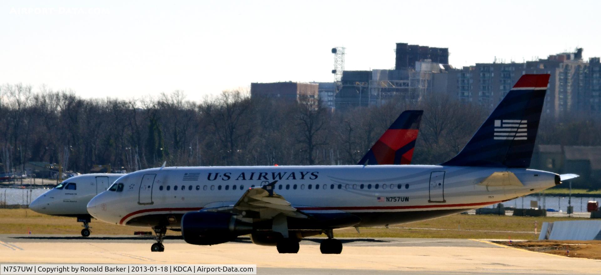 N757UW, 2000 Airbus A319-112 C/N 1342, Taxi DCA