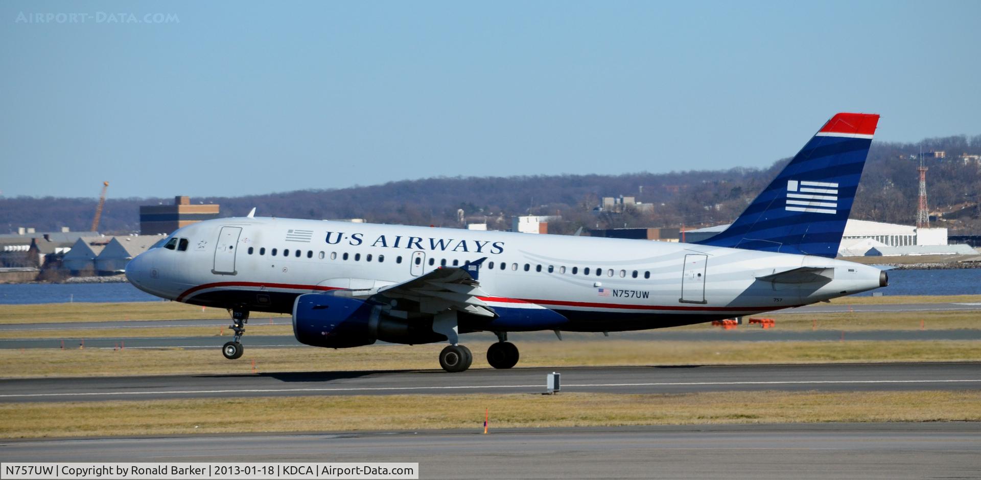 N757UW, 2000 Airbus A319-112 C/N 1342, Takeoff DCA - NWLO