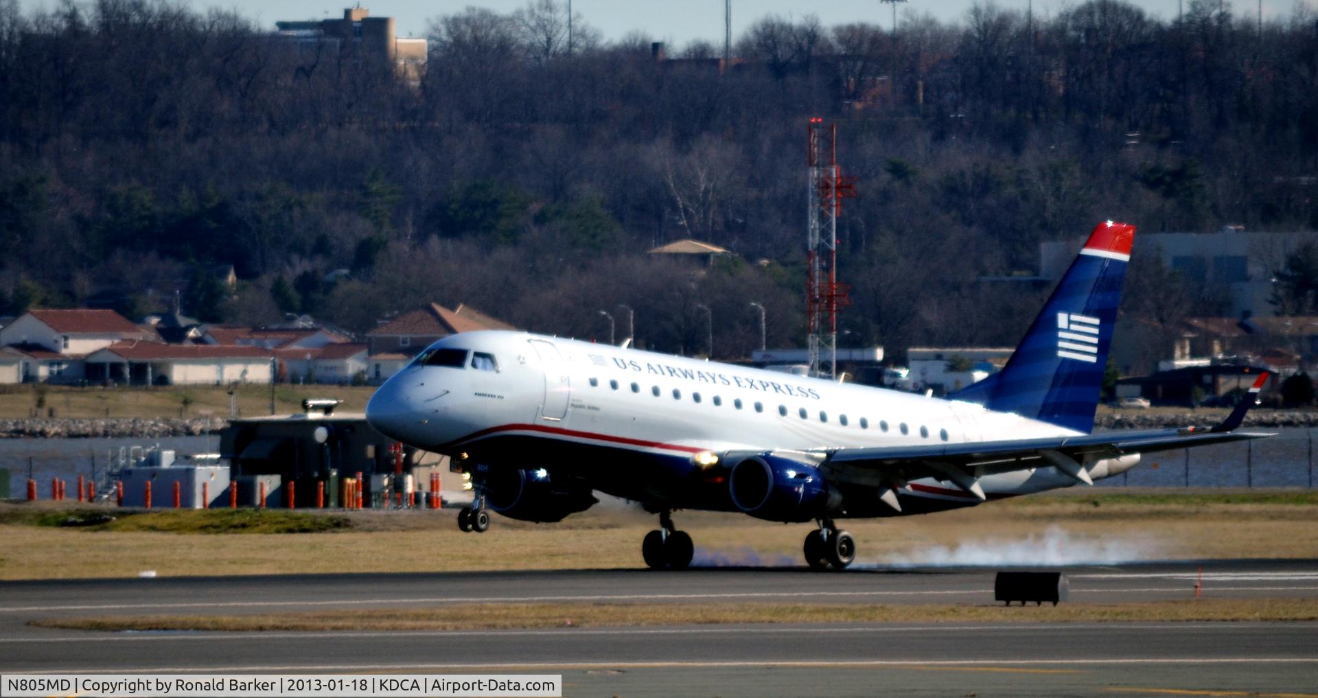 N805MD, 2004 Embraer 170SU (ERJ-170-100SU) C/N 17000018, Landing DCA