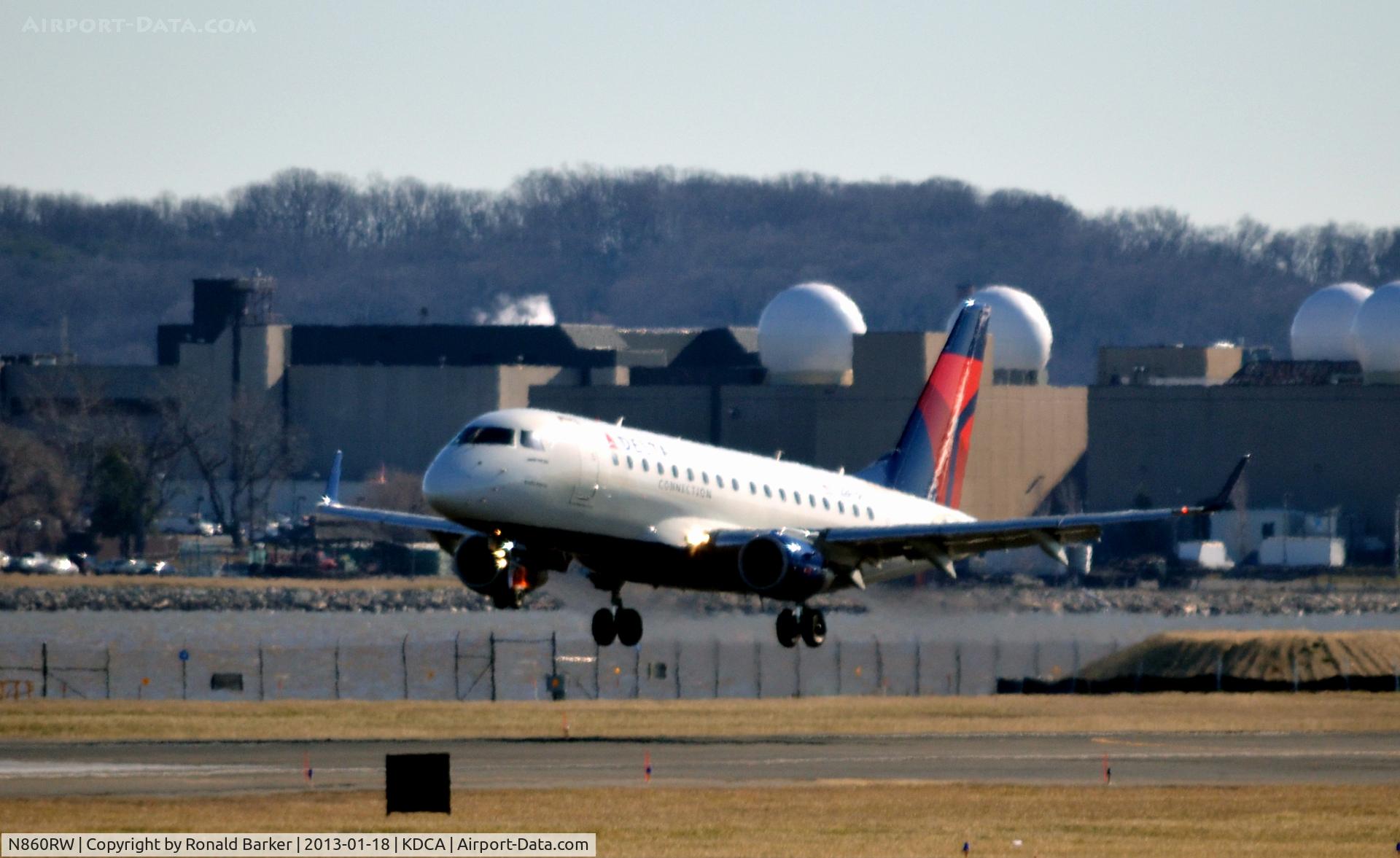 N860RW, 2005 Embraer 170SE (ERJ-170-100SE) C/N 17000084, Landing DCA