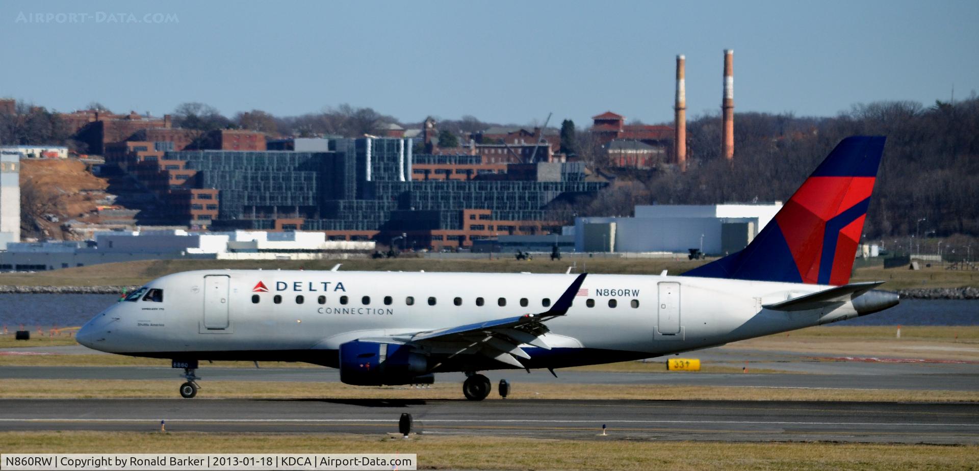 N860RW, 2005 Embraer 170SE (ERJ-170-100SE) C/N 17000084, Landing DCA