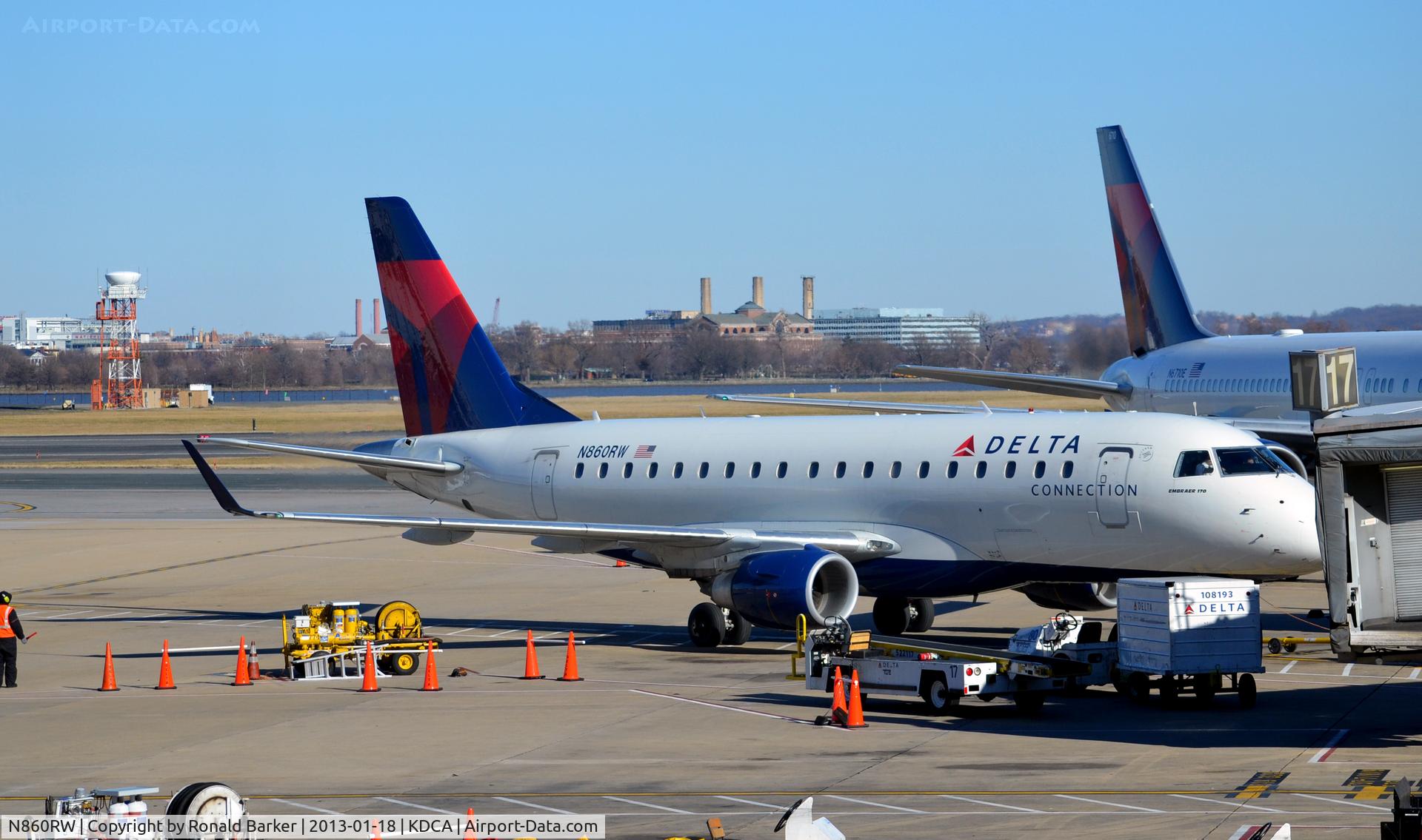 N860RW, 2005 Embraer 170SE (ERJ-170-100SE) C/N 17000084, Parking DCA