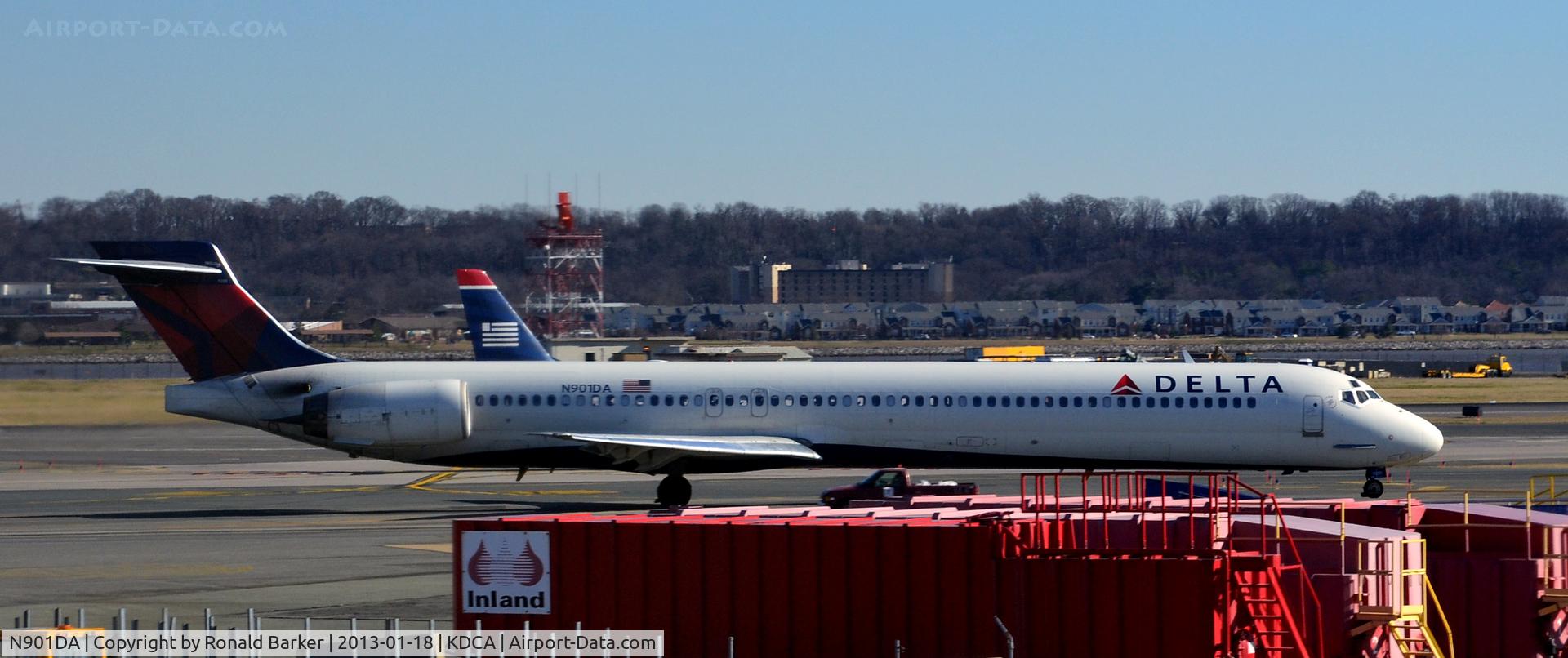 N901DA, 1995 McDonnell Douglas MD-90-30 C/N 53381, Taxi DCA