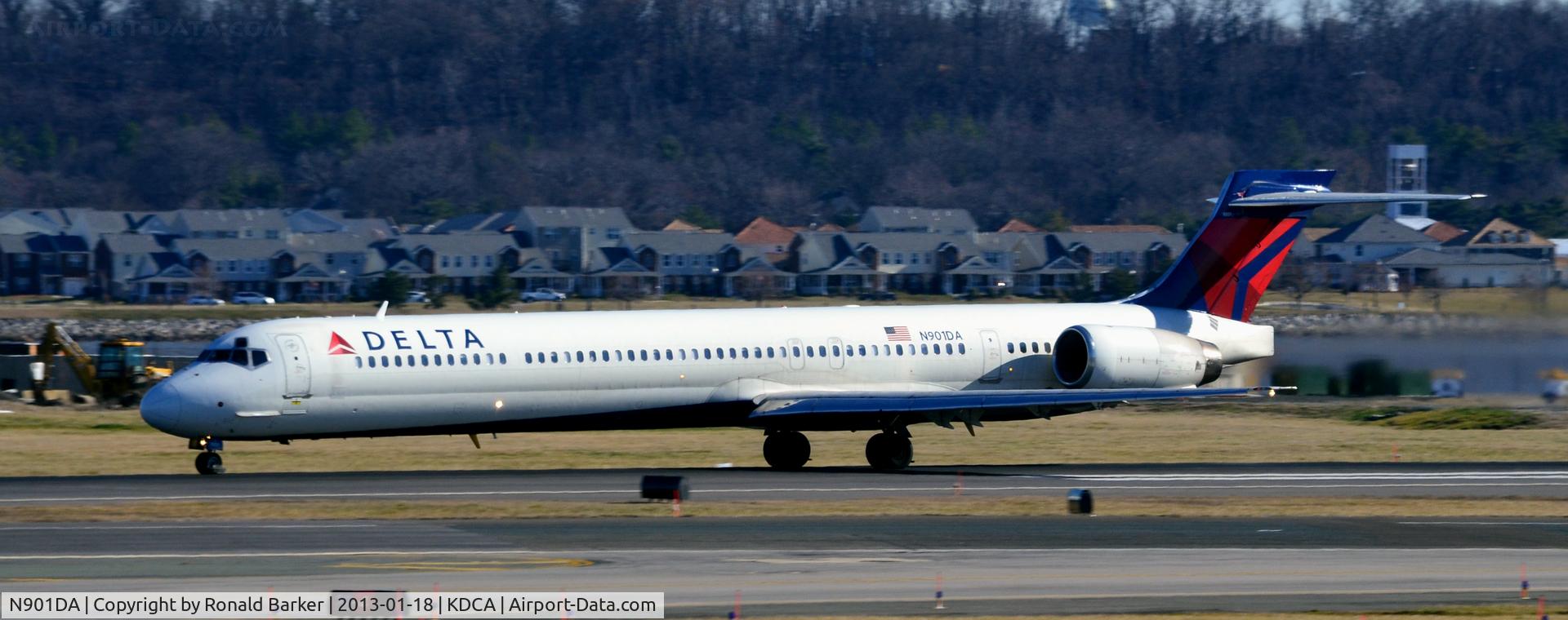 N901DA, 1995 McDonnell Douglas MD-90-30 C/N 53381, Takeoff DCA