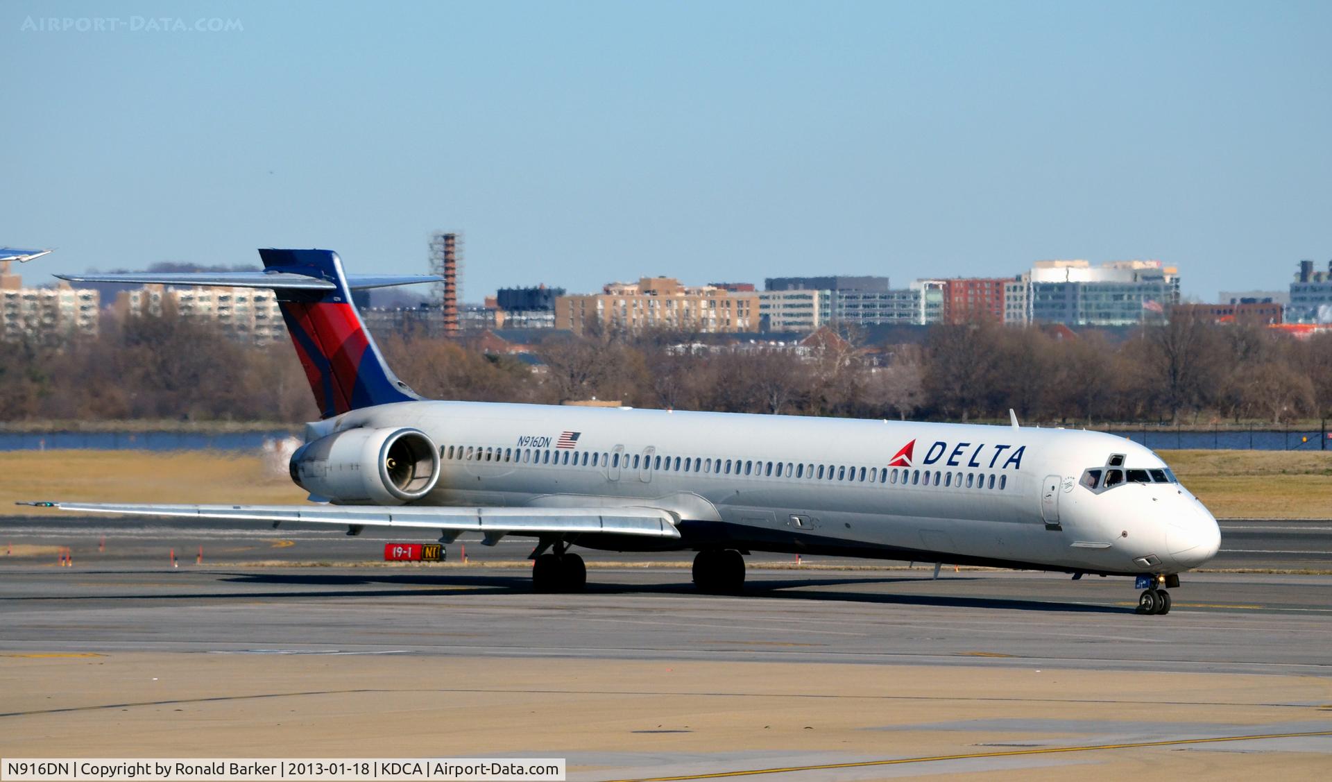 N916DN, 1996 McDonnell Douglas MD-90-30 C/N 53396, Taxi DCA