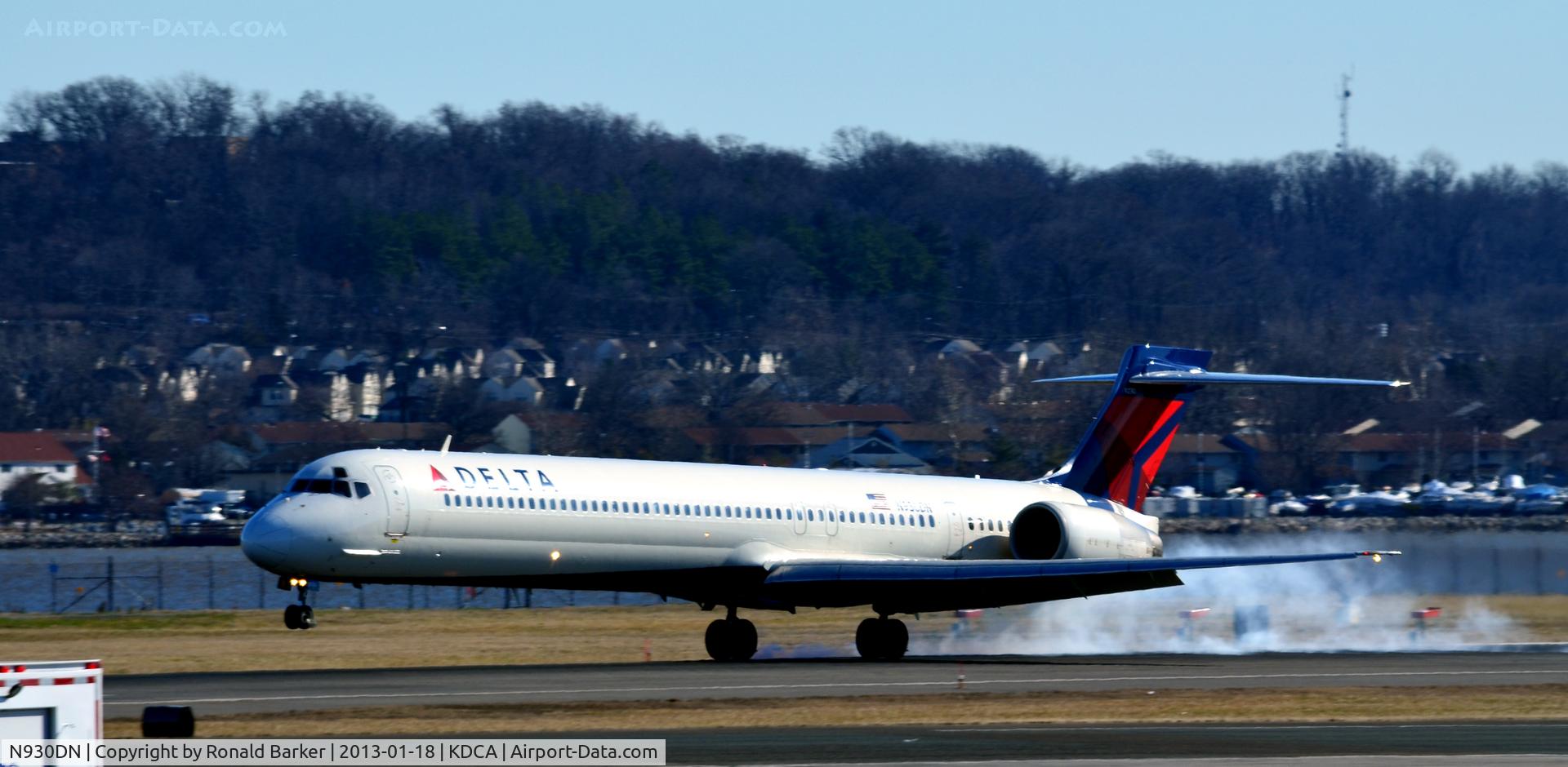 N930DN, 1996 McDonnell Douglas MD-90-30 C/N 53458, Landing DCA - Touchdown