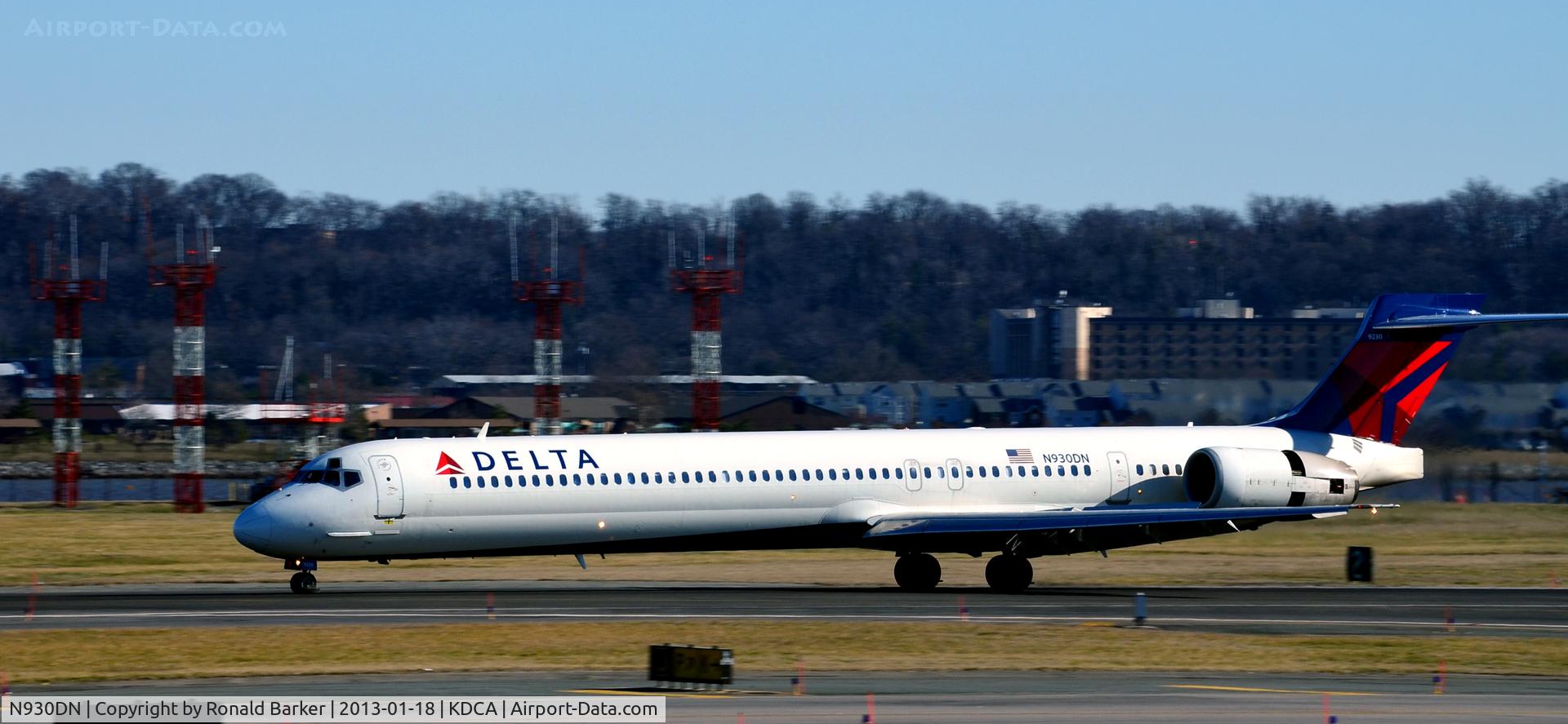 N930DN, 1996 McDonnell Douglas MD-90-30 C/N 53458, Landing DCA