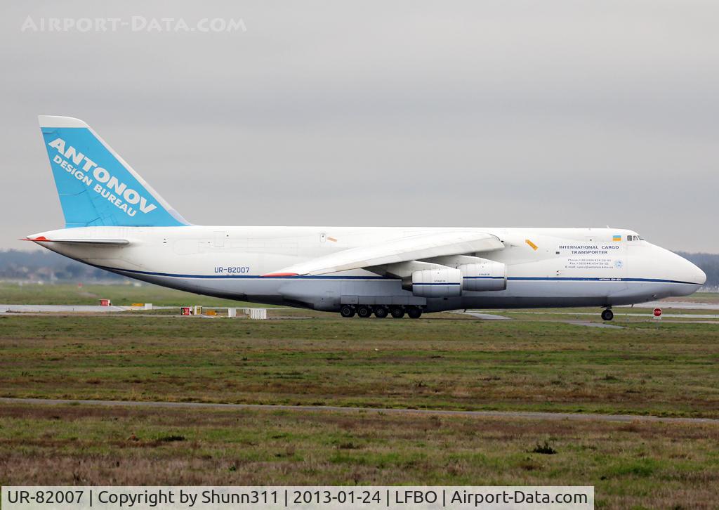 UR-82007, 1988 Antonov An-124-100 Ruslan C/N 19530501005, Lining up rwy 32L for departure