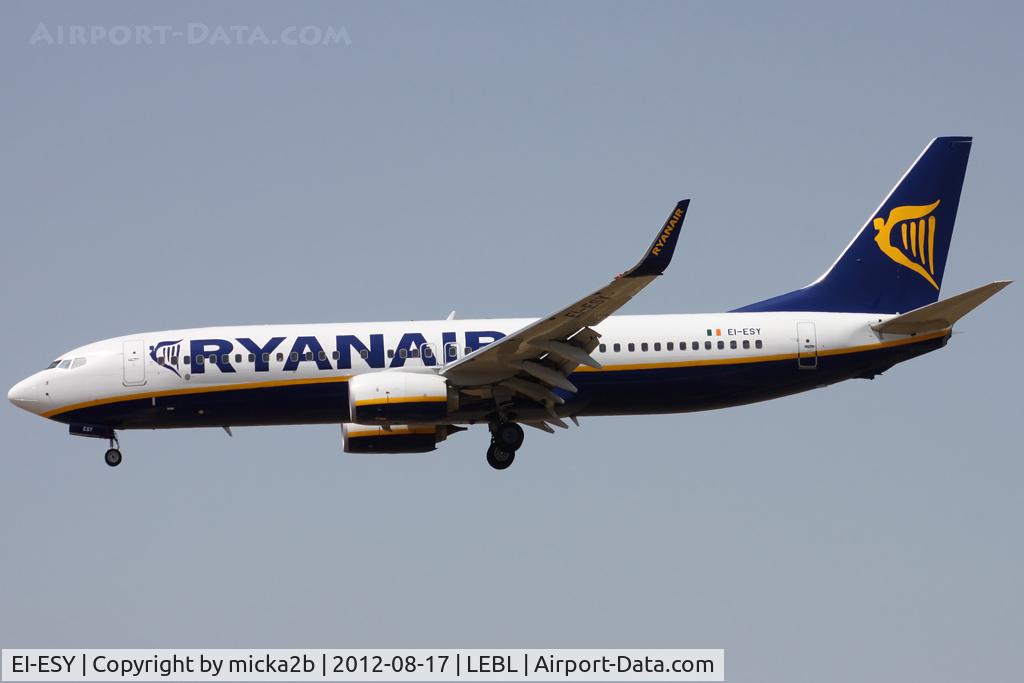 EI-ESY, 2011 Boeing 737-8AS C/N 34999, Landing