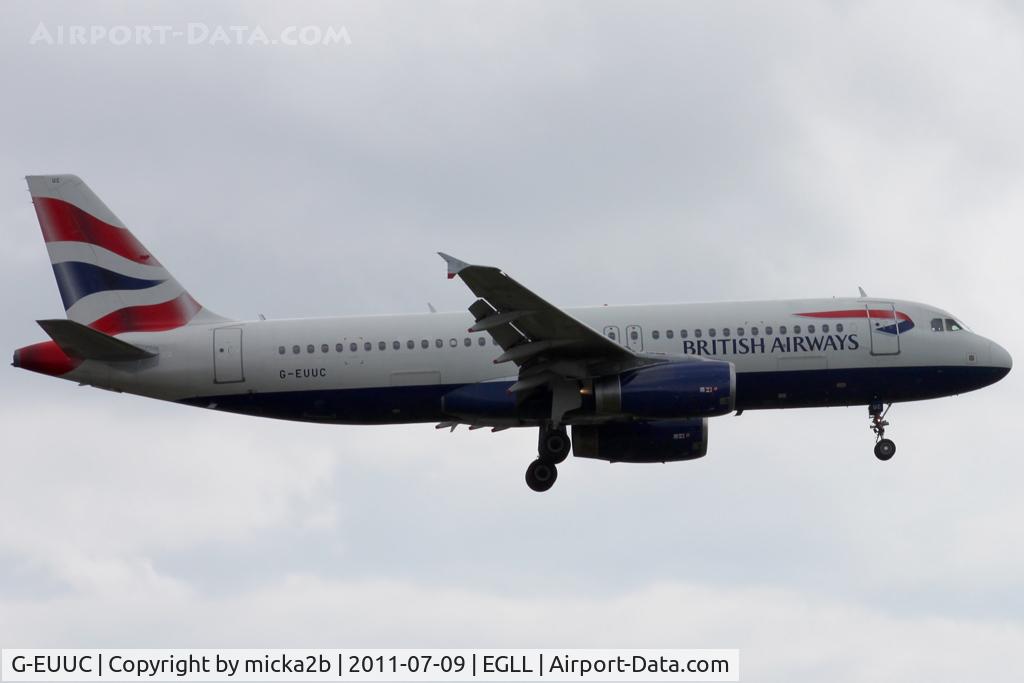 G-EUUC, 2001 Airbus A320-232 C/N 1696, Landing