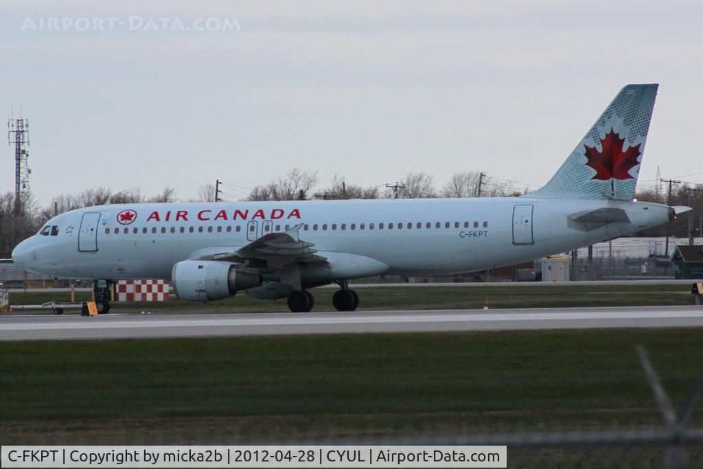 C-FKPT, 1991 Airbus A320-211 C/N 324, Taxiing