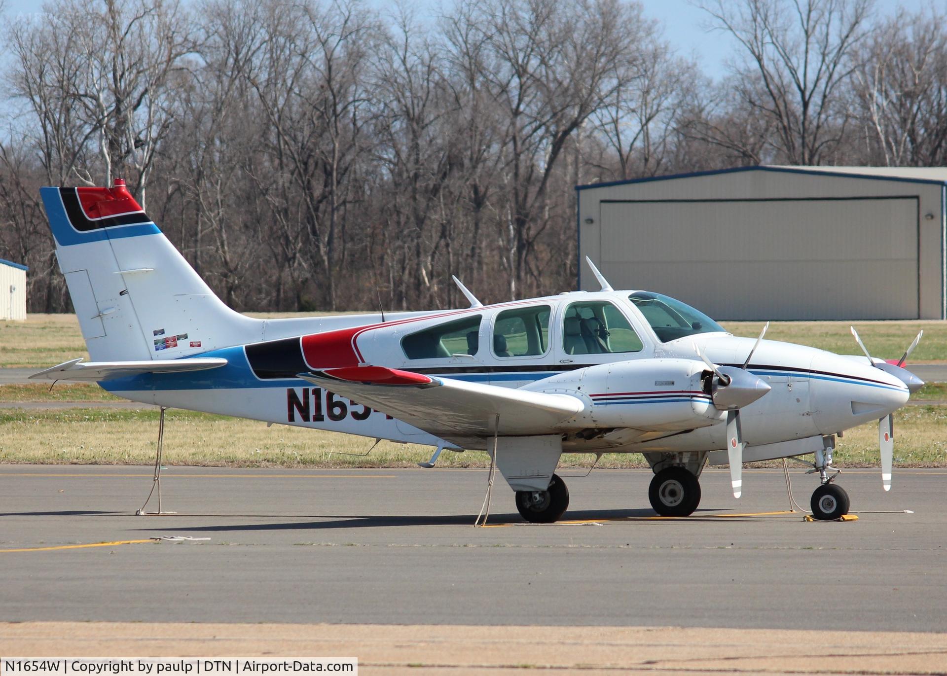 N1654W, 1972 Beech 95-B55 (T42A) Baron C/N TC-1466, At Downtown Shreveport.