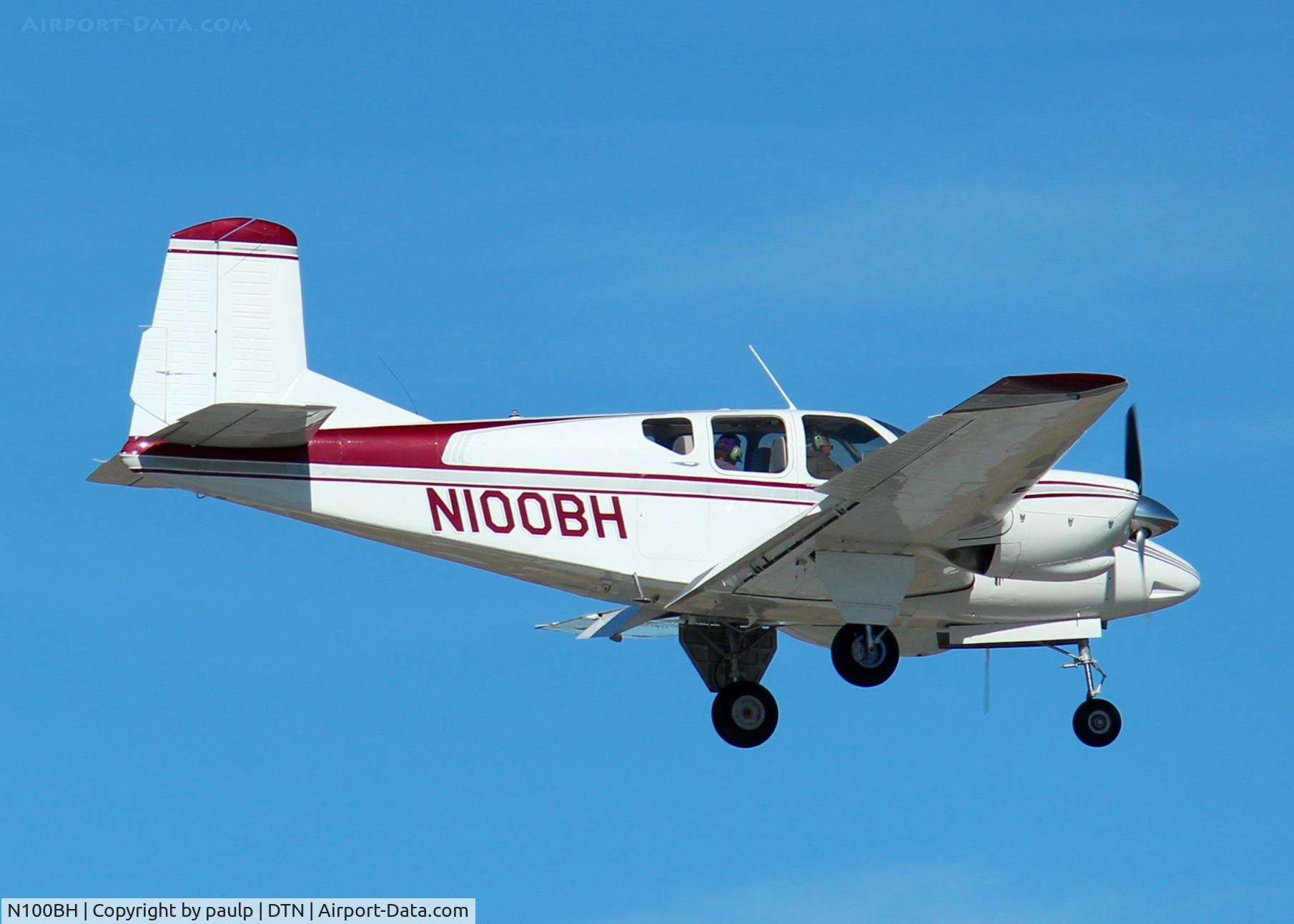 N100BH, 1958 Beech 95 Travel Air C/N TD-130, Landing at Downtown Shreveport.