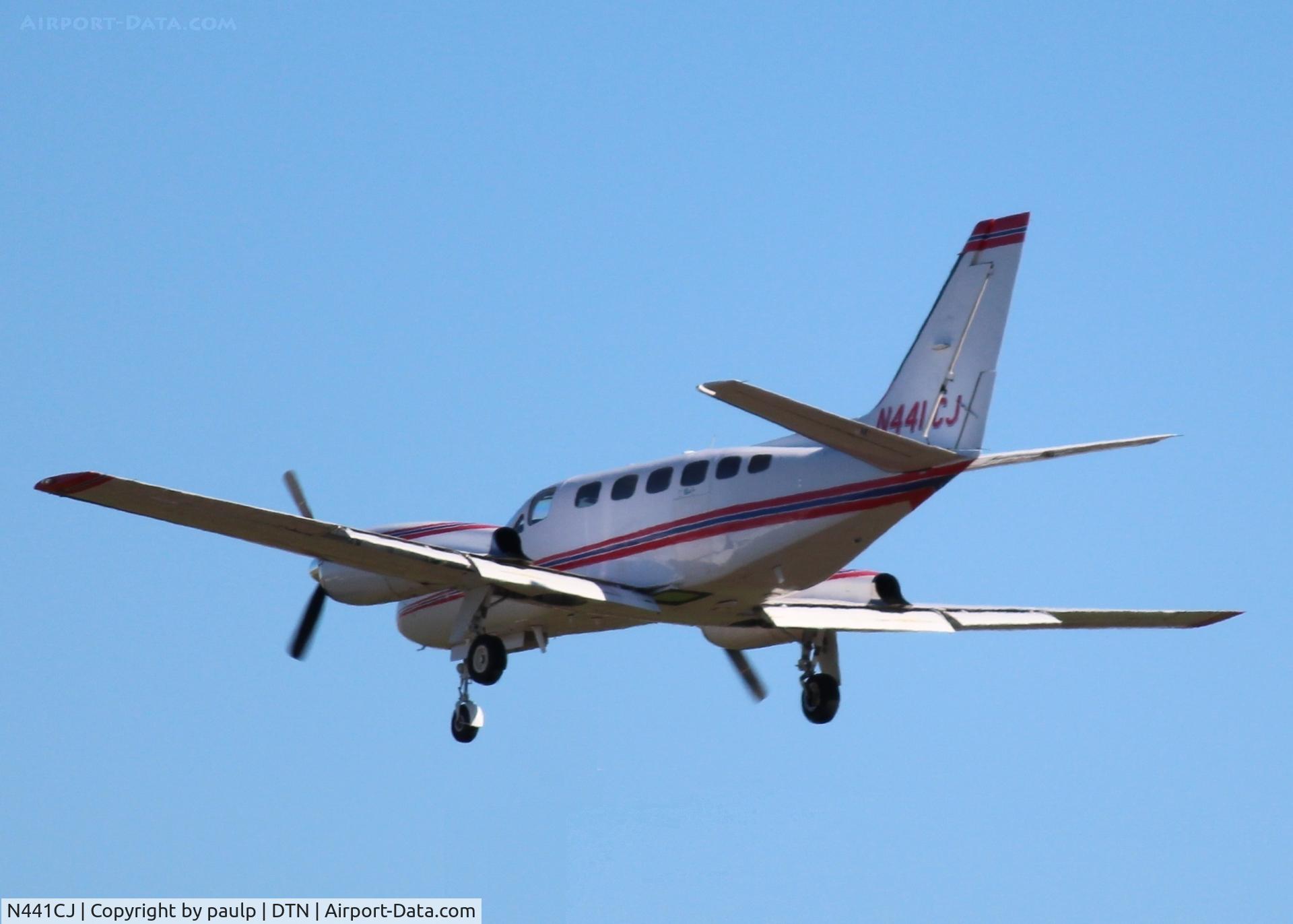 N441CJ, Cessna 441 C/N 441-0117, Landing at Downtown Shreveport.
